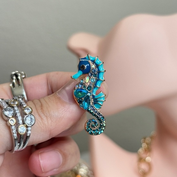 ⚜️❤️‍🔥 Ocean Seahorse Brooch  🌊 - Picture 3 of 9